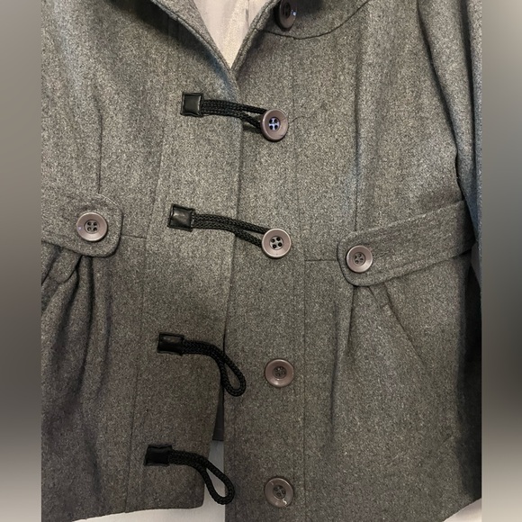 Romy Coat with hood. Gray. Size Medium. - Picture 3 of 6